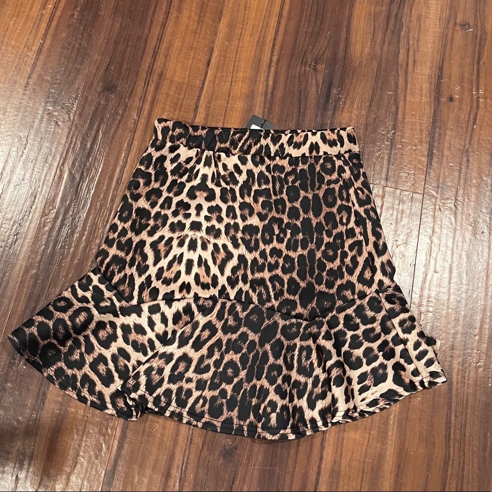 NASTYGAL BRAND NEW Flip jt leopard skirt